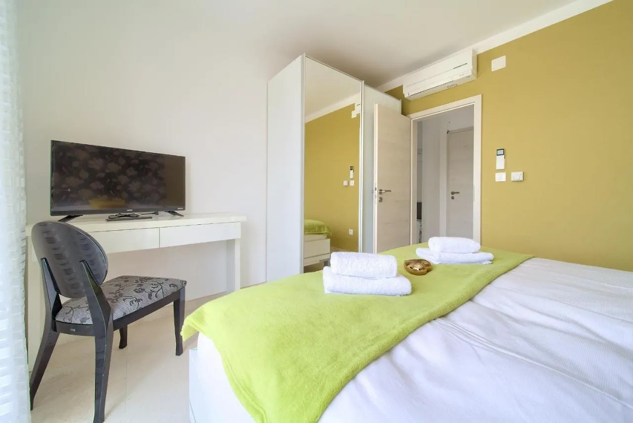Apartment Villa Helines***** Linardici