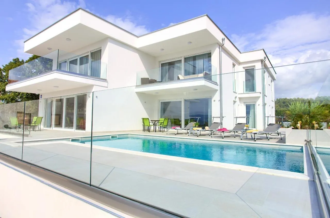 Villa Helines***** Linardici