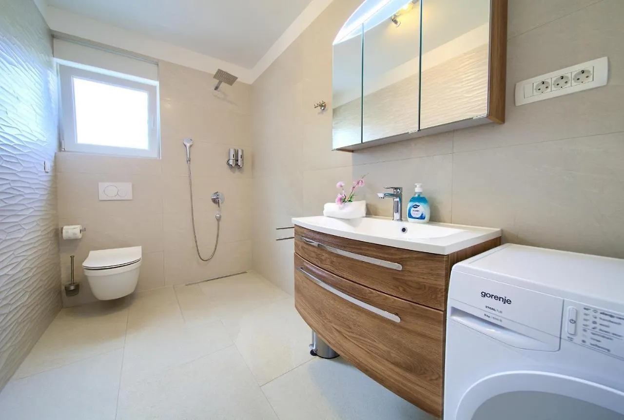 Apartment Villa Helines***** Linardici