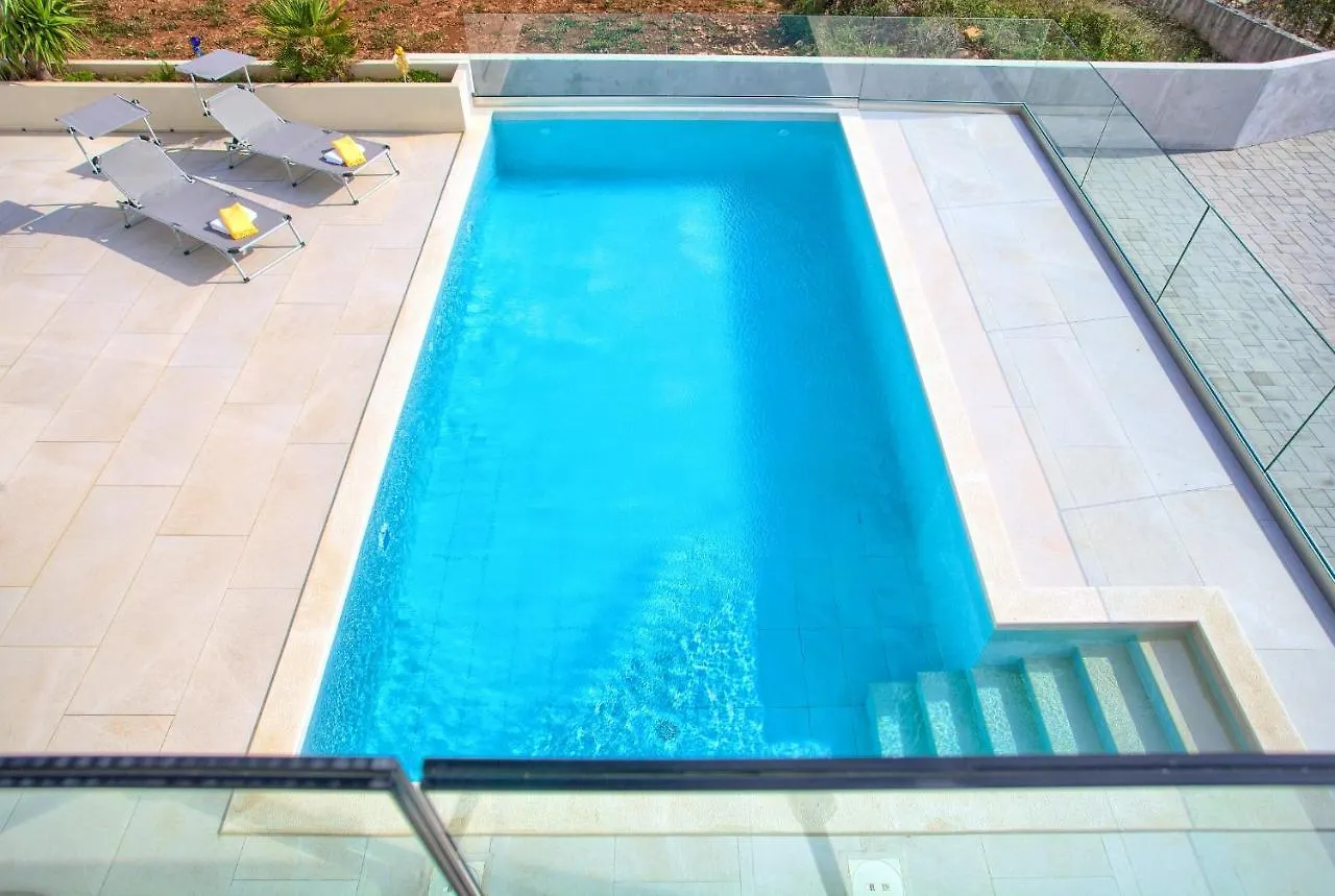 Apartment Villa Helines***** Linardici